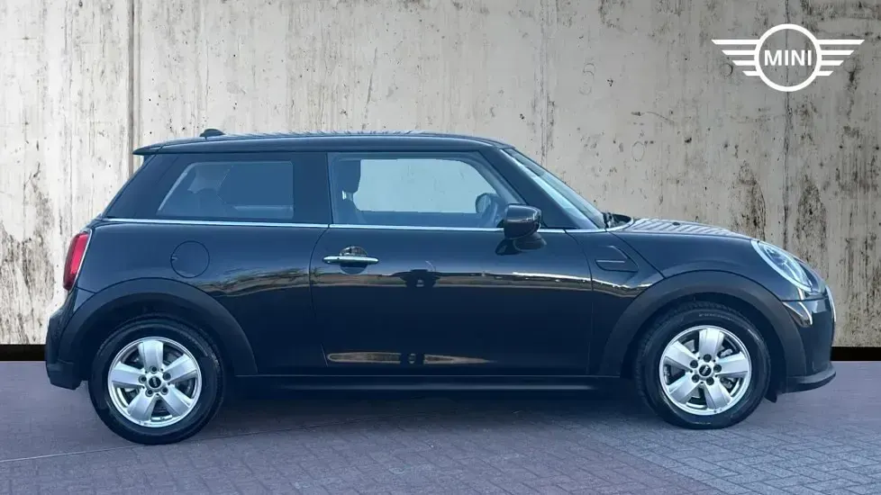 Used Mini Cooper Classic 134 HP (98 kW) 2022 Black Hatchback
