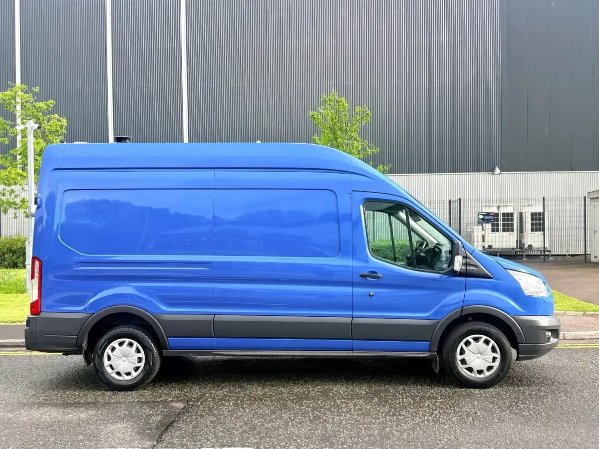 Second-hand Ford Transit 170 CP (125 kW) 2019 Albastru Van