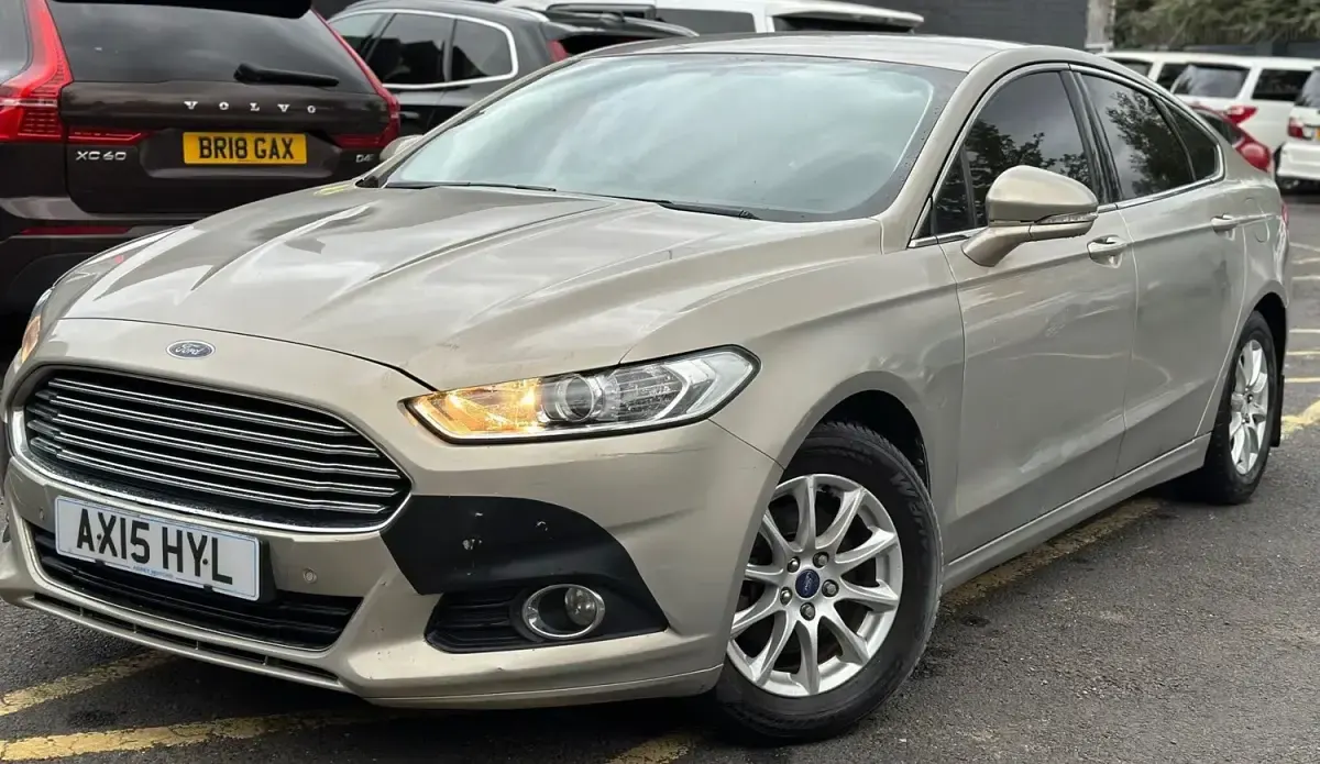 Usado Ford Mondeo Zetec 2015 Prateado Citadino