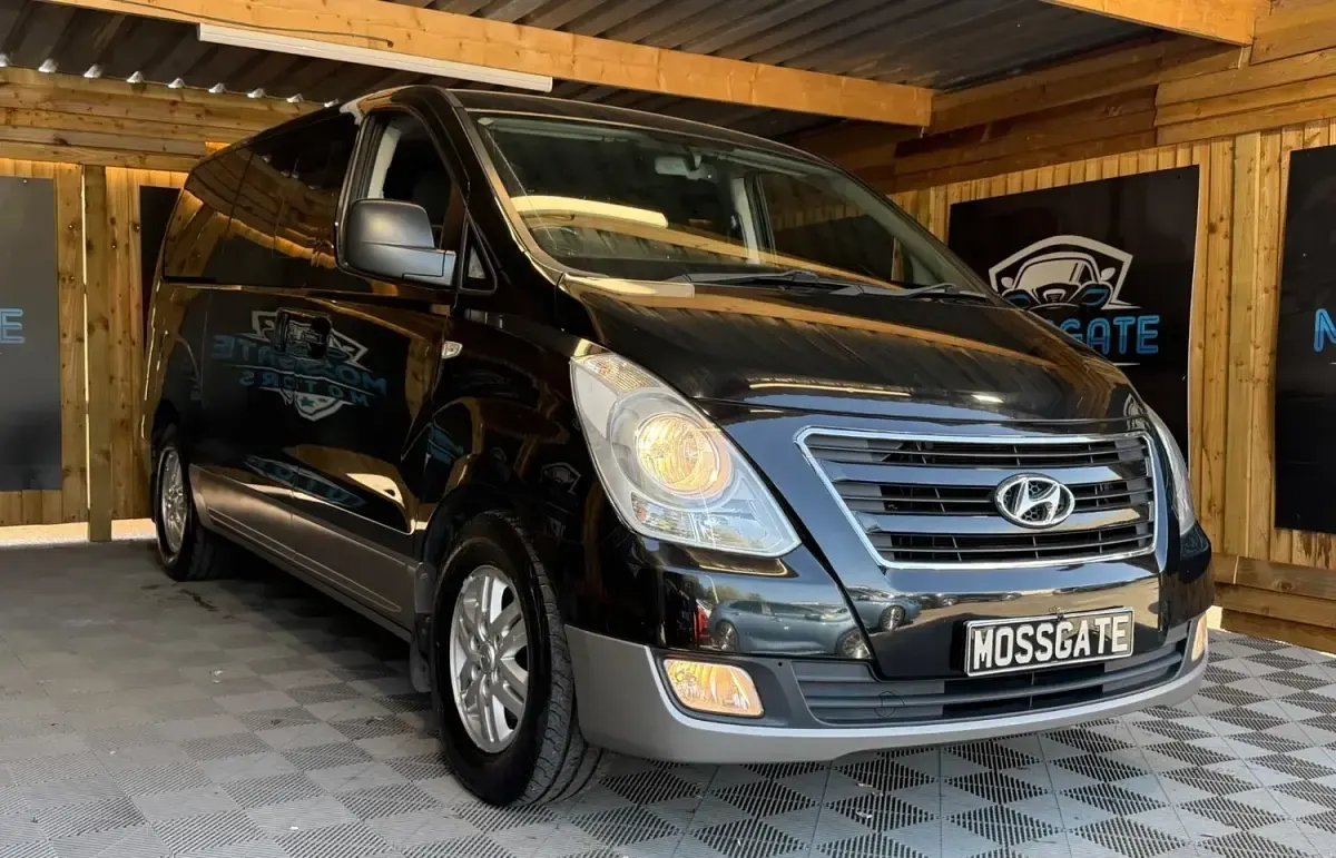 Usado Hyundai I800 SE 2017 Preto Monovolume
