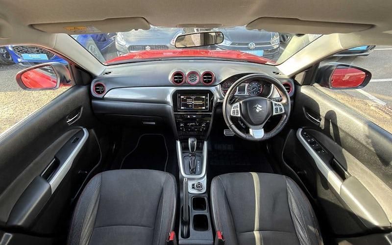 Used Suzuki Vitara 140 HP (102 kW) 2018 Red & black SUV
