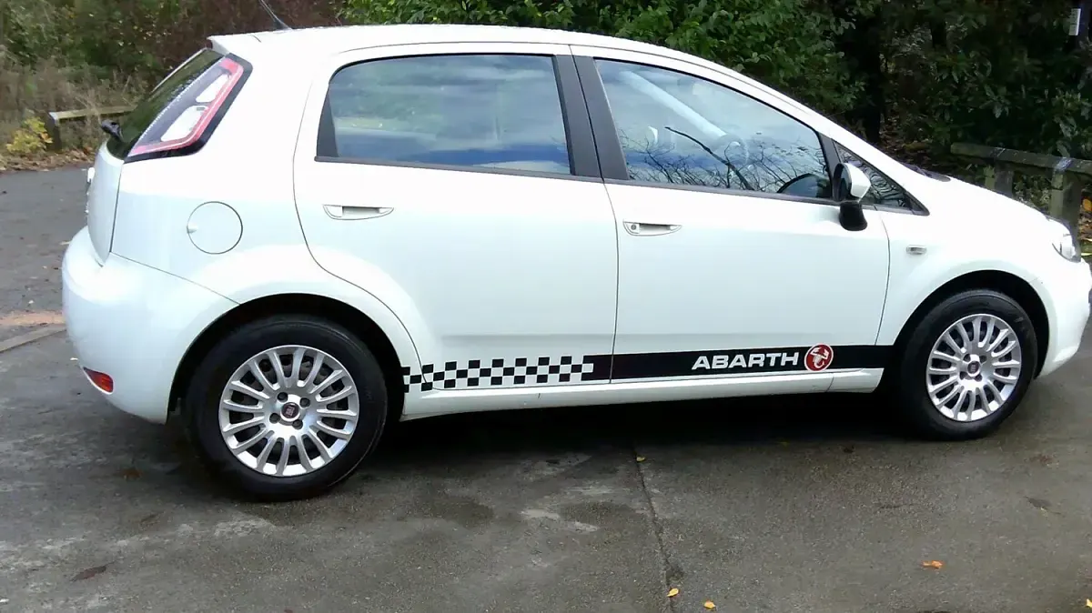 Używany Fiat Punto Pop 69 KM (50 kW) 2014 Biały Hatchback