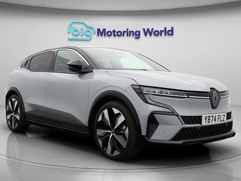 Grey/black Used 2024 Renault Mégane Komfort Hatchback | £21,400 (Fair price) - Image 1/4