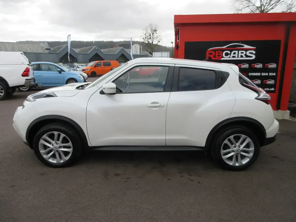 Used Nissan Juke N-Connecta 110 HP (80 kW) 2016 White SUV