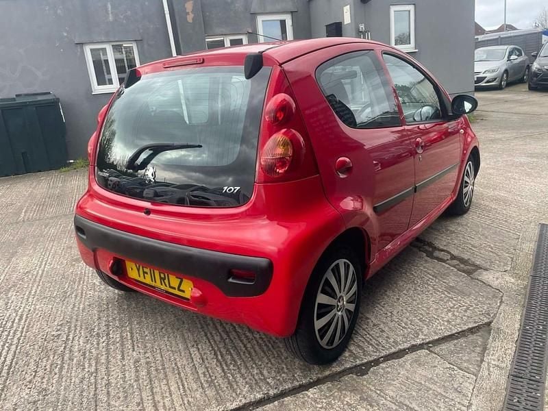 Used Peugeot 107 68 HP (50 kW) 2011 Red Hatchback