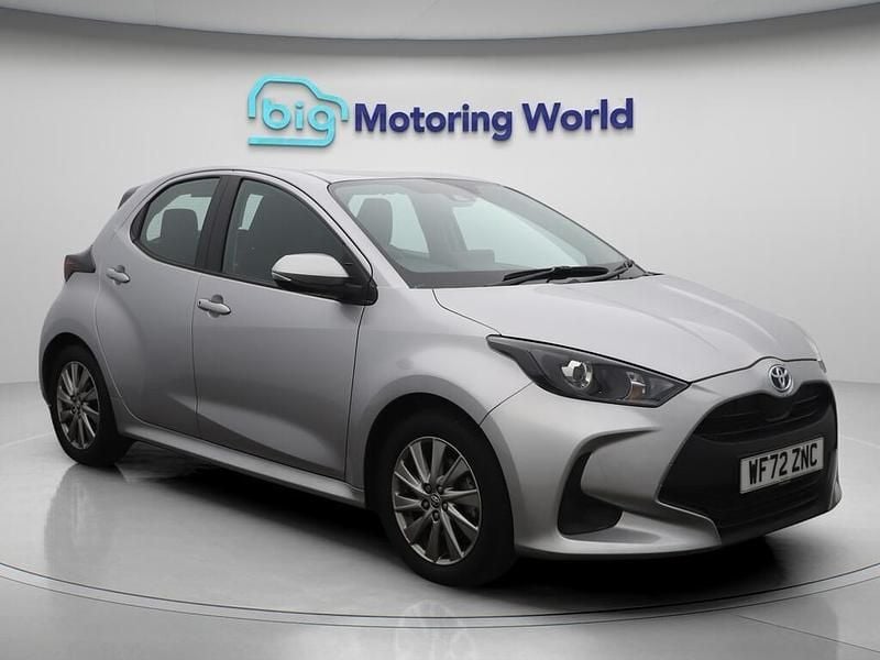 Silver Used 2022 Toyota Yaris Hybrid Hatchback | £16,250 (Good price) - Image 1/4