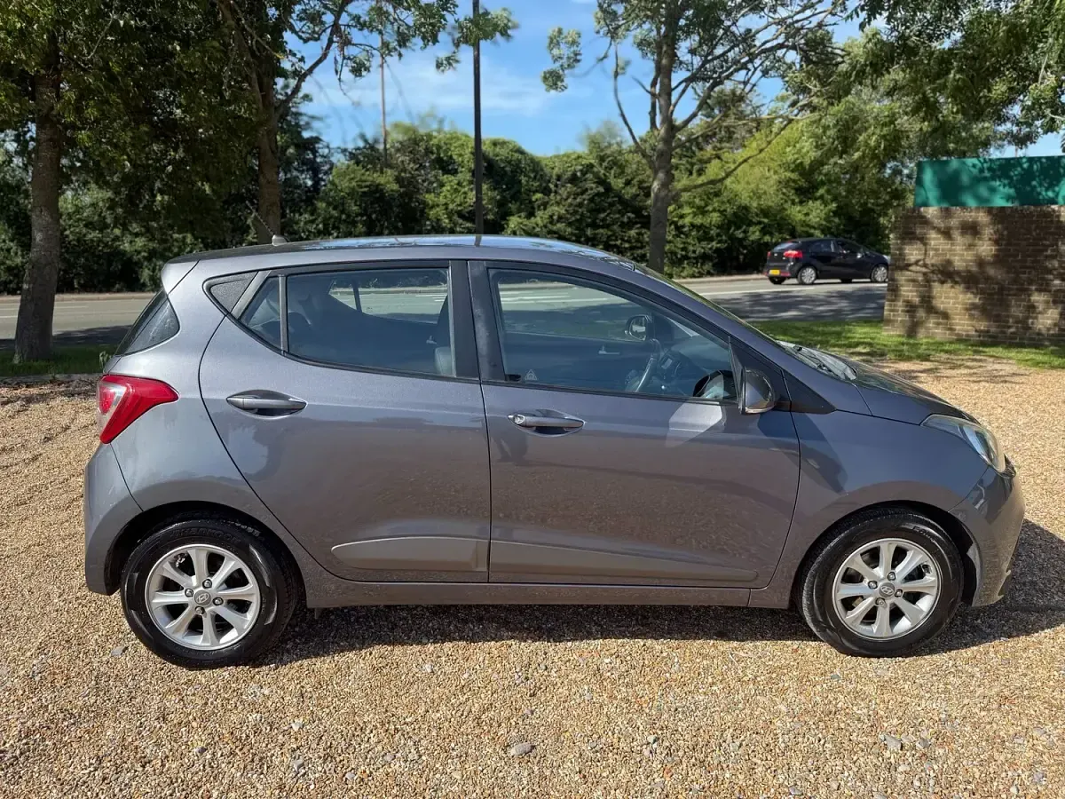 Used Hyundai i10 Premium 87 HP (63 kW) 2015 Grey Hatchback