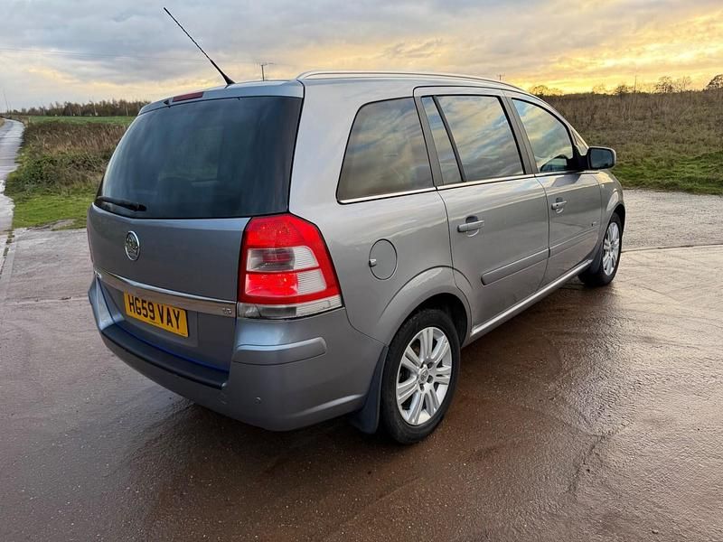 Silver Used 2010 Vauxhall Zafira Design Edition MPV | £2,450 (Fair price) - Image 1/4