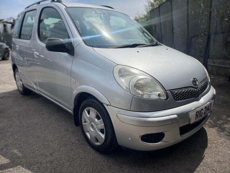 Silver Used 2004 Toyota Yaris Verso T3 MPV | £1,195 - Image 1/4