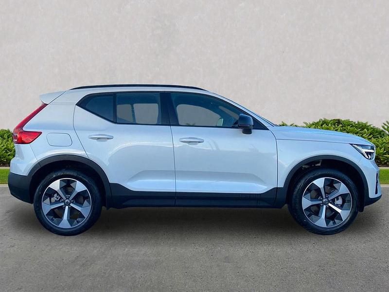 New Volvo XC40 Plus 2025 White SUV