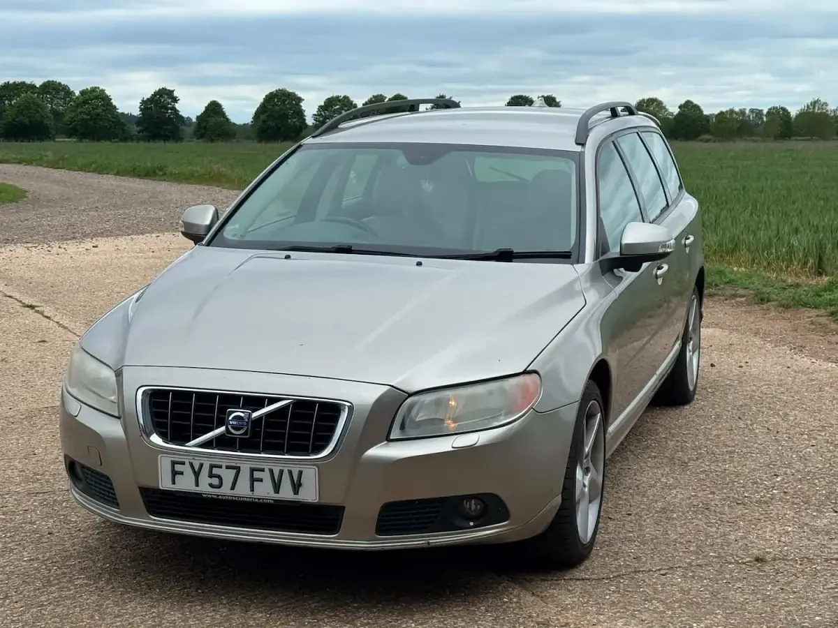 Used Volvo V70 SE 2007 Gold Estate