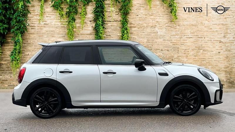 Usado Mini Cooper Hatch 134 HP (98 kW) 2024 Branco Citadino