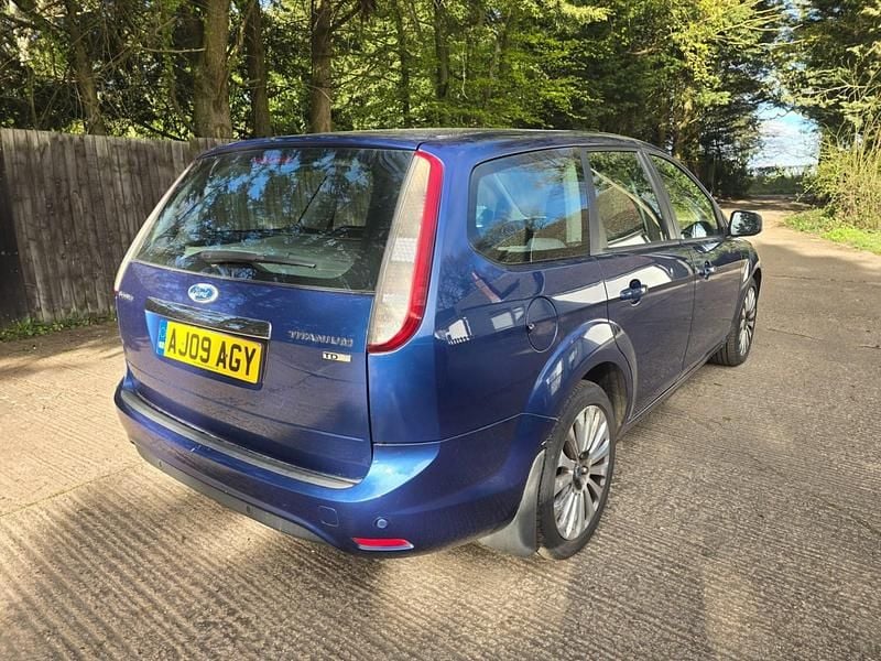 Used Ford Focus Titanium 136 HP (100 kW) 2009 Blue Estate