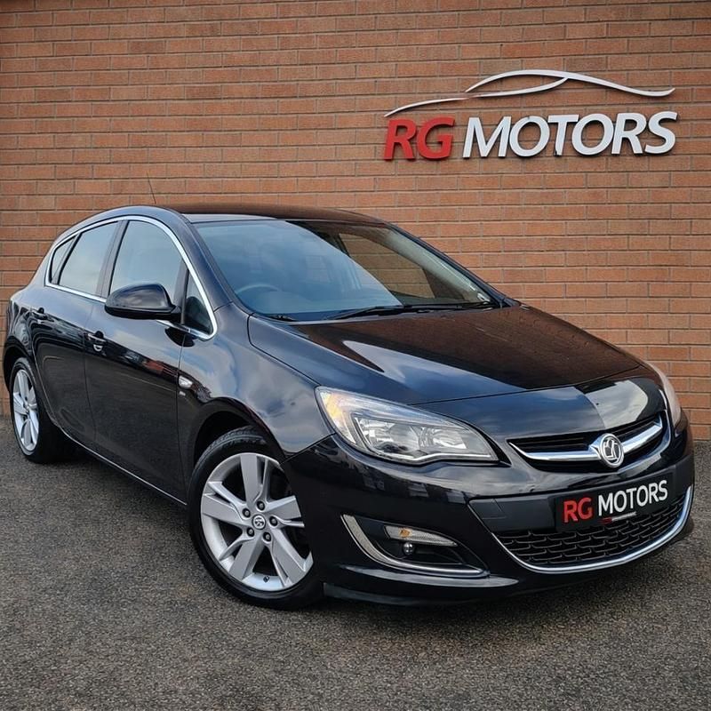 Used Vauxhall Astra SRi 165 HP (121 kW) 2015 Black Hatchback