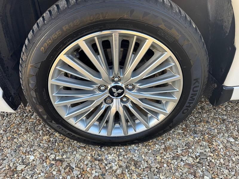 Used Mitsubishi Outlander P-HEV 2019 White Estate