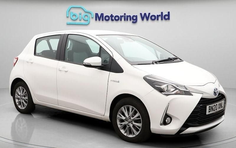 Used 2020 Toyota Yaris Hybrid Hatchback | £12,400 (Good price) - Image 1/4