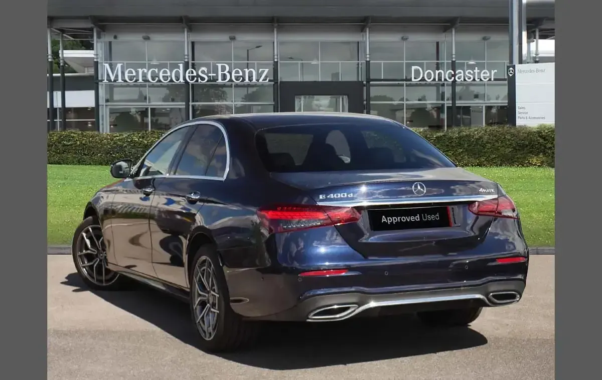 Used Mercedes E400 AMG Line Premium 334 HP (245 kW) 2023 Blue Sedan