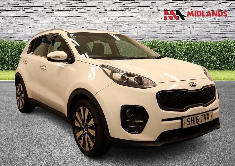 White Used 2016 Kia Sportage 3 SUV | £8,200 (Fair price) - Image 1/3