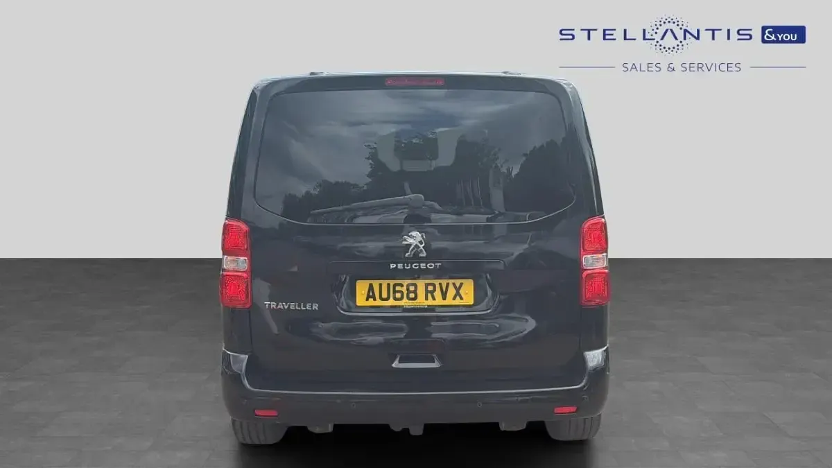 Used Peugeot Traveller Business-Line 175 HP (128 kW) 2018 Black MPV