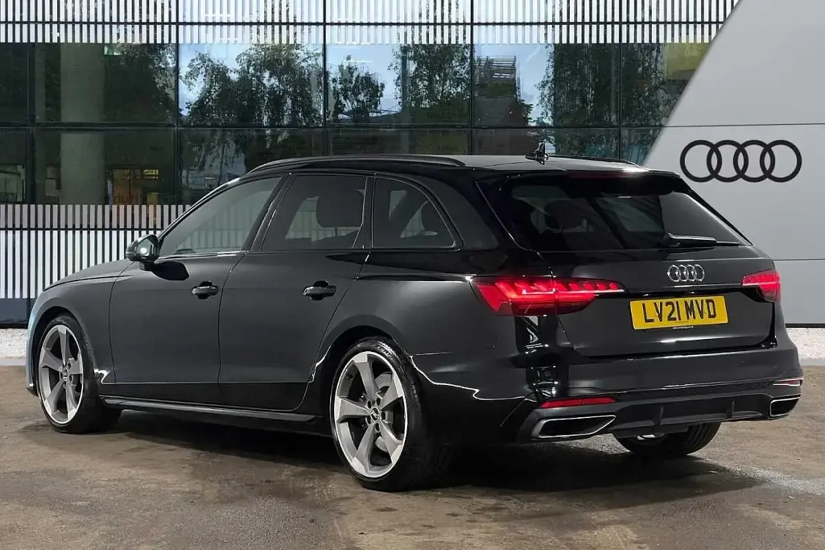 Używany Audi A4 Black Edition 265 KM (194 kW) 2021 Czarny Kombi