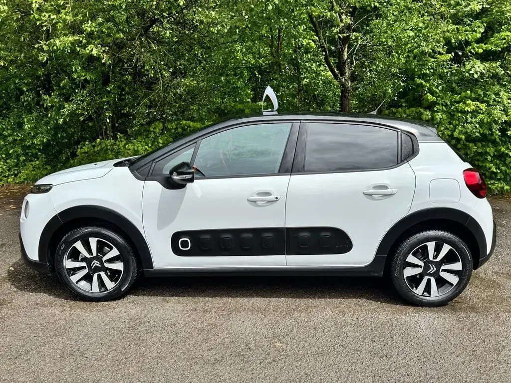 Used Citroën C3 Flair 100 HP (73 kW) 2017 White Hatchback