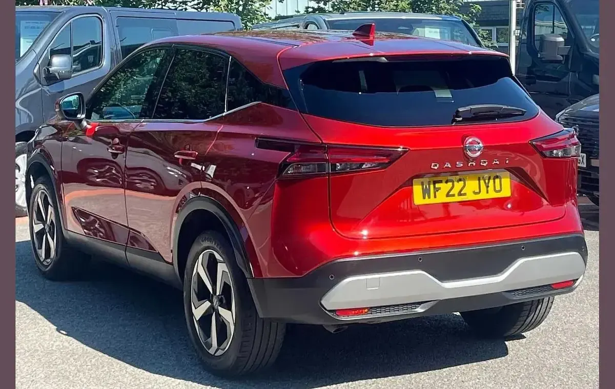 Used Nissan Qashqai N-Connecta 138 HP (101 kW) 2022 Red SUV