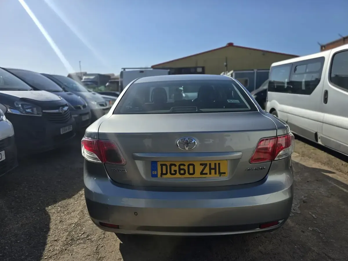 Used Toyota Avensis 147 HP (108 kW) 2010 Grey Sedan