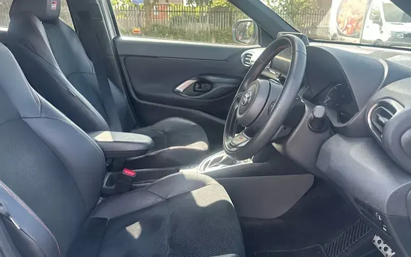 Used Toyota Yaris Cross Sport 116 HP (85 kW) 2024 Silver SUV