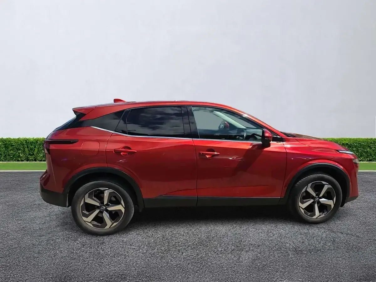 Used Nissan Qashqai N-Connecta 140 HP (102 kW) 2023 Red SUV