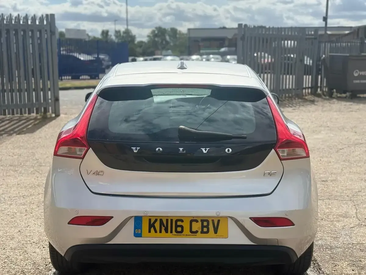 Used Volvo V40 SE Lux 118 HP (86 kW) 2016 Silver Hatchback