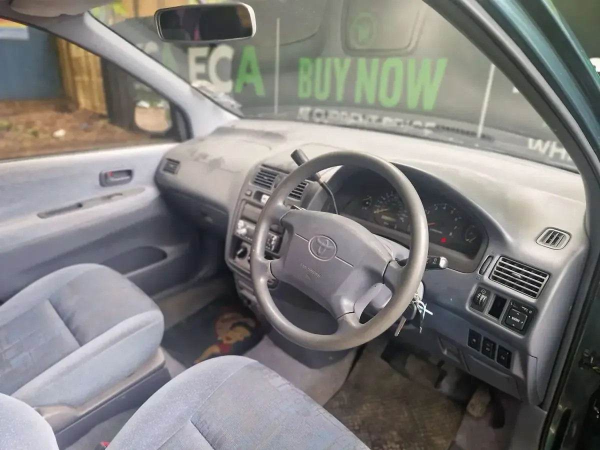 Used Toyota Picnic 128 HP (94 kW) 1999 Green MPV