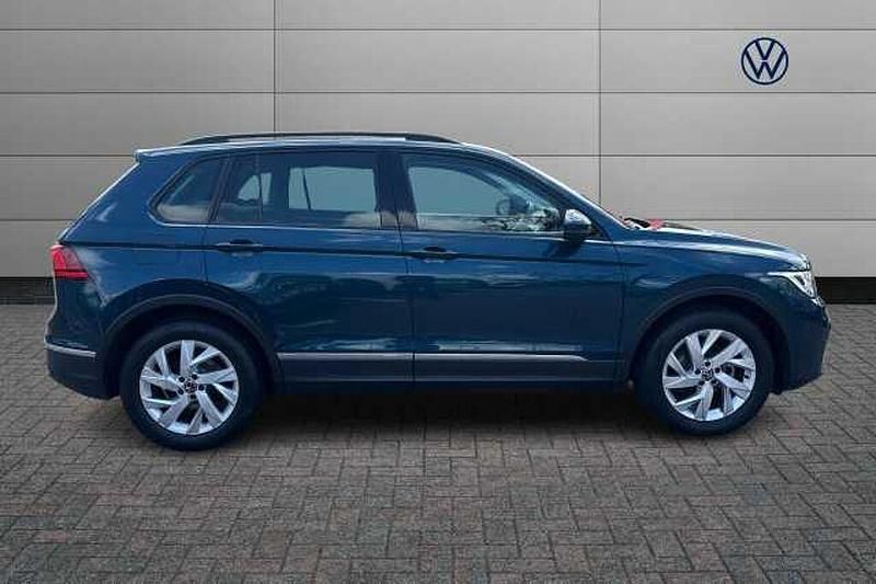 Usado VW Tiguan Life 150 CV (110 kW) 2022 Azul SUV