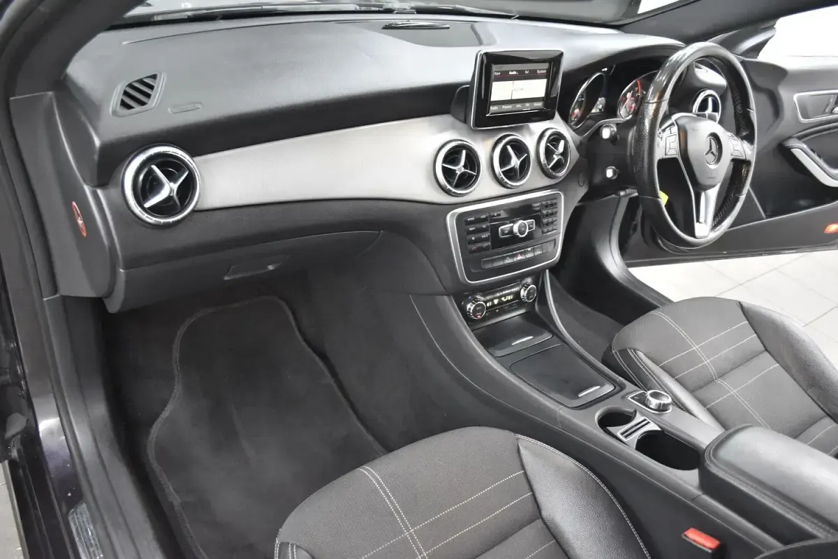 Used Mercedes CLA220 170 HP (125 kW) 2013 Mauve/purple Coupe