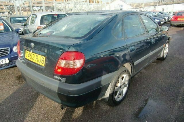 Used Toyota Avensis 147 HP (108 kW) 2001 Hatchback