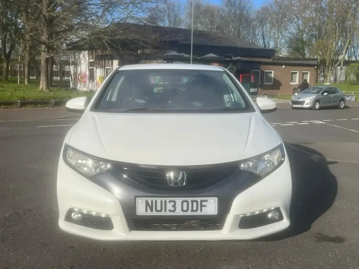 Begagnad Honda Civic ES 142 HK (104 kW) 2013 Vit Halvkombi