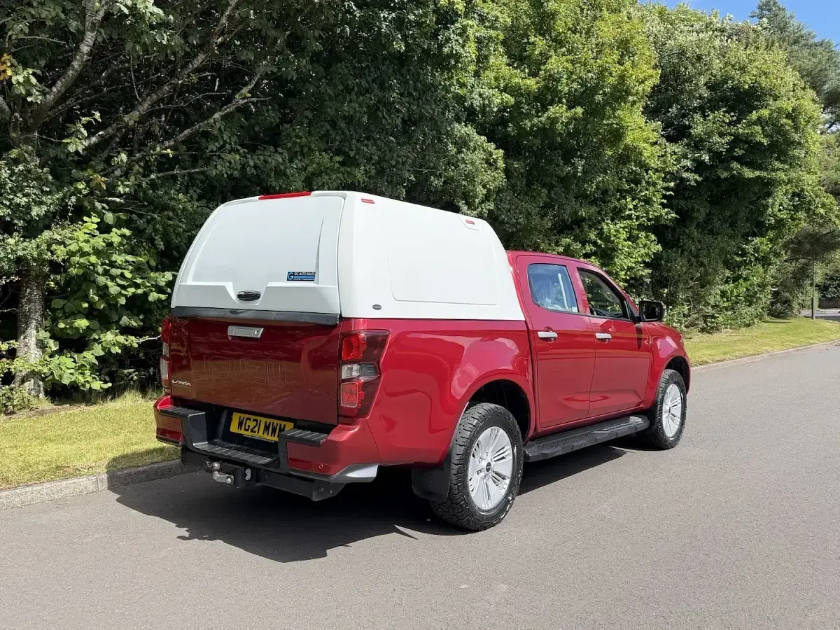 Used Isuzu D-Max 163 HP (119 kW) 2021 Red Pickup