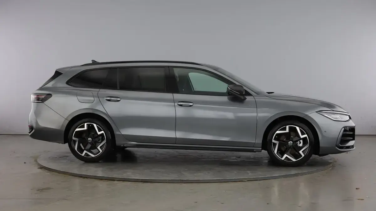 Used VW Passat R-line 150 HP (110 kW) 2026 Diabase grey metallic Estate