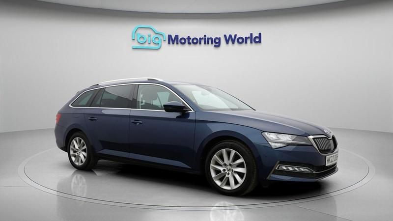 Used Skoda Superb SE Technology 218 HP (160 kW) 2022 Blue Estate