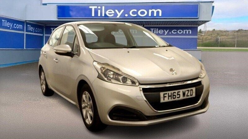 Silver Used 2015 Peugeot 208 Active Hatchback | £5,290 (Fair price) - Image 1/2