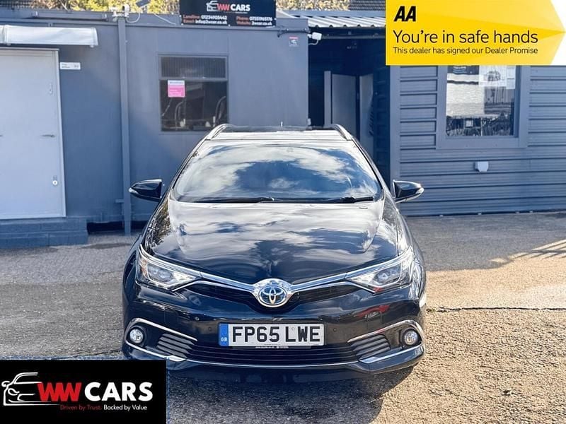 Black Used 2015 Toyota Auris Hybrid Estate | £8,995 (Fair price) - Image 1/4