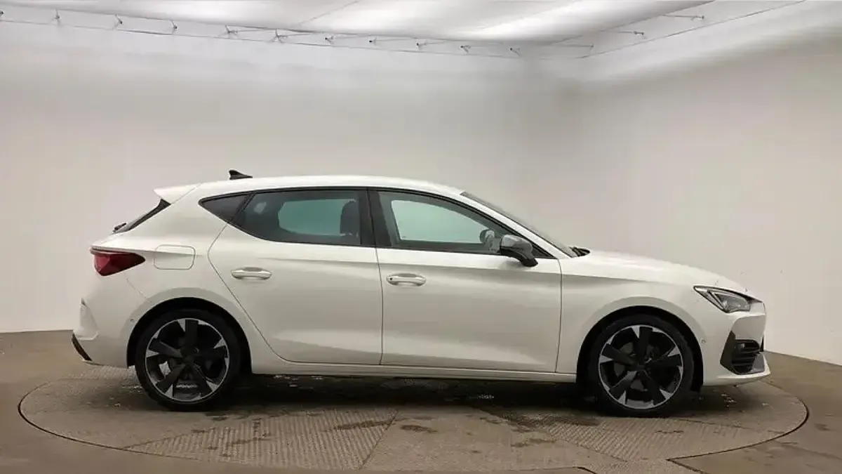 Used Cupra Leon 150 HP (110 kW) 2023 White Hatchback