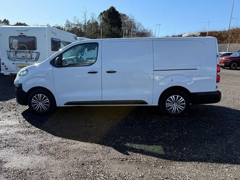 Used Vauxhall Vivaro S 2022 White MPV