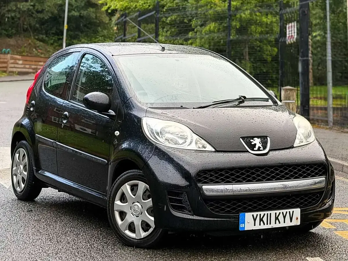 Used Peugeot 107 68 HP (50 kW) 2011 Black Hatchback