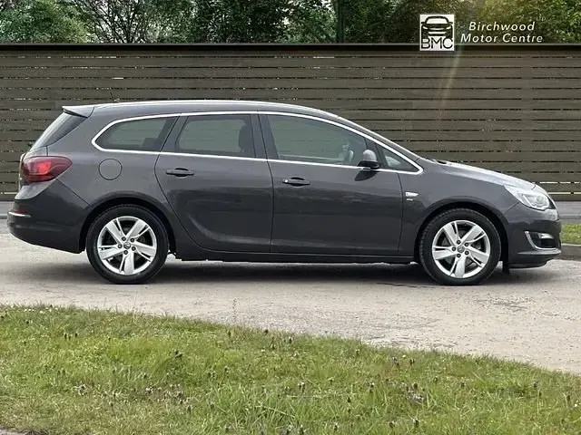 Używany Vauxhall Astra SRi 165 KM (121 kW) 2013 Szary Kombi