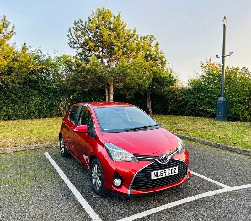 Red Used 2015 Toyota Yaris Hatchback | £5,895 (Fair price) - Image 1/4