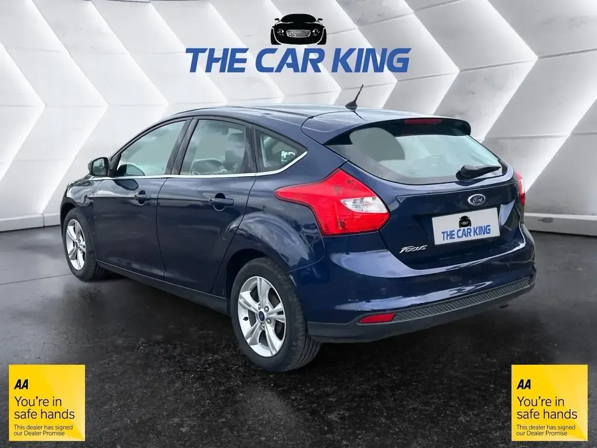 Used Ford Focus Zetec 125 HP (91 kW) 2013 Blue Hatchback