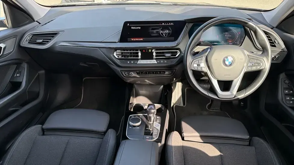 Used BMW 118 Sport Line 134 HP (98 kW) 2024 Grey Hatchback