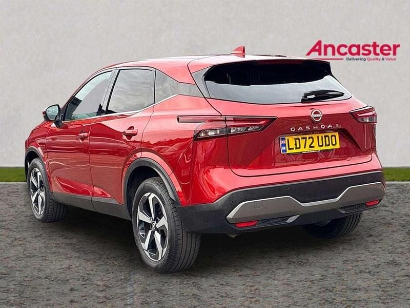 Used Nissan Qashqai N-Connecta 138 HP (101 kW) 2022 Red SUV