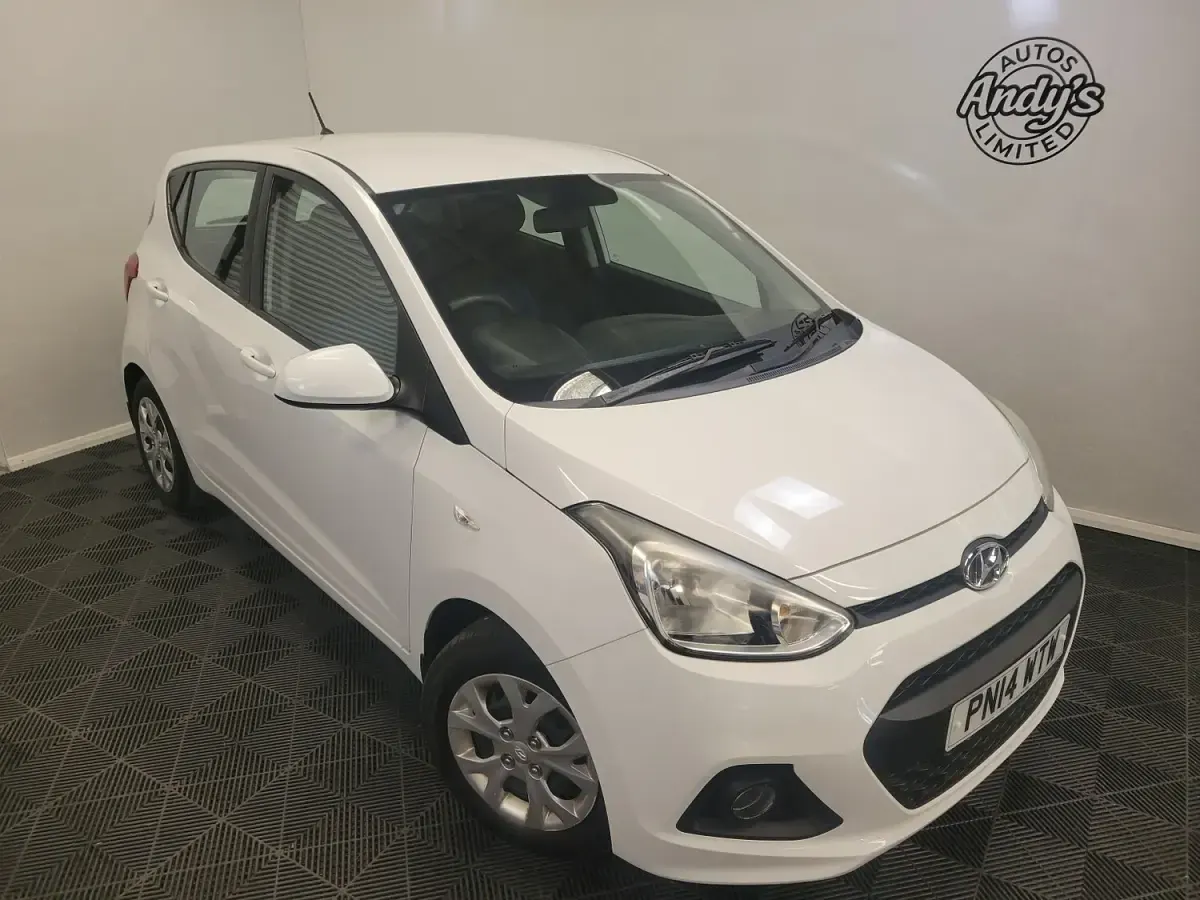 Used Hyundai i10 SE 67 HP (49 kW) 2014 White Hatchback