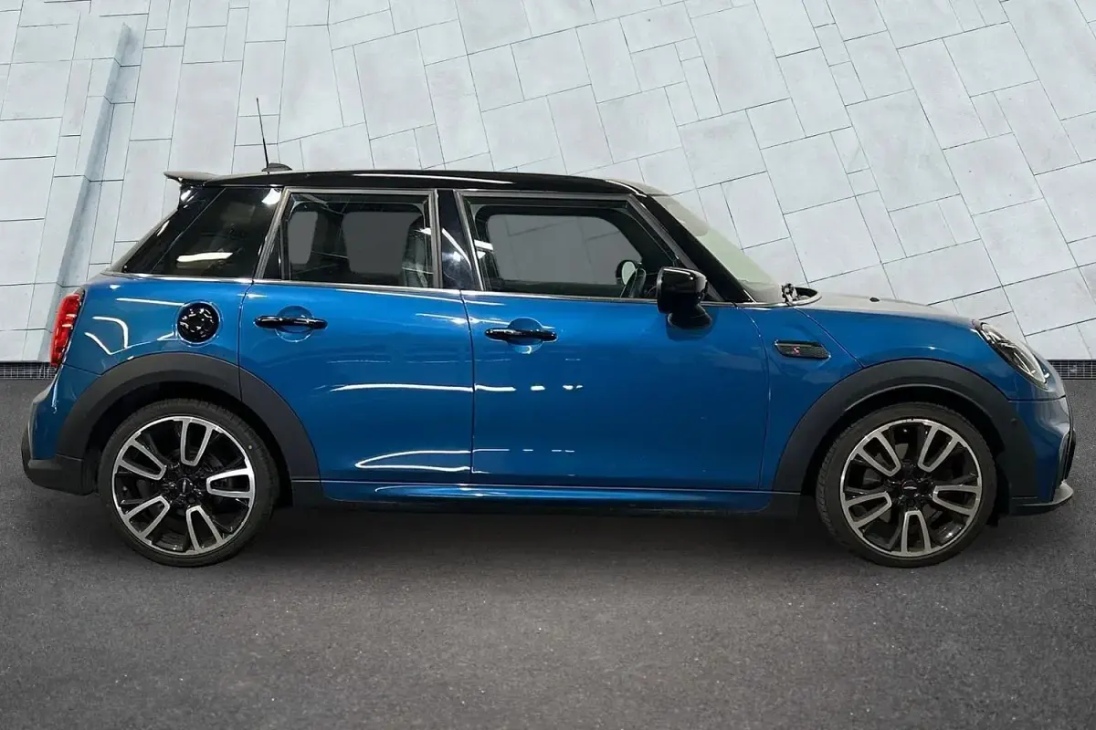 Begagnad Mini Cooper S Hatch 176 HK (129 kW) 2023 Blå Halvkombi